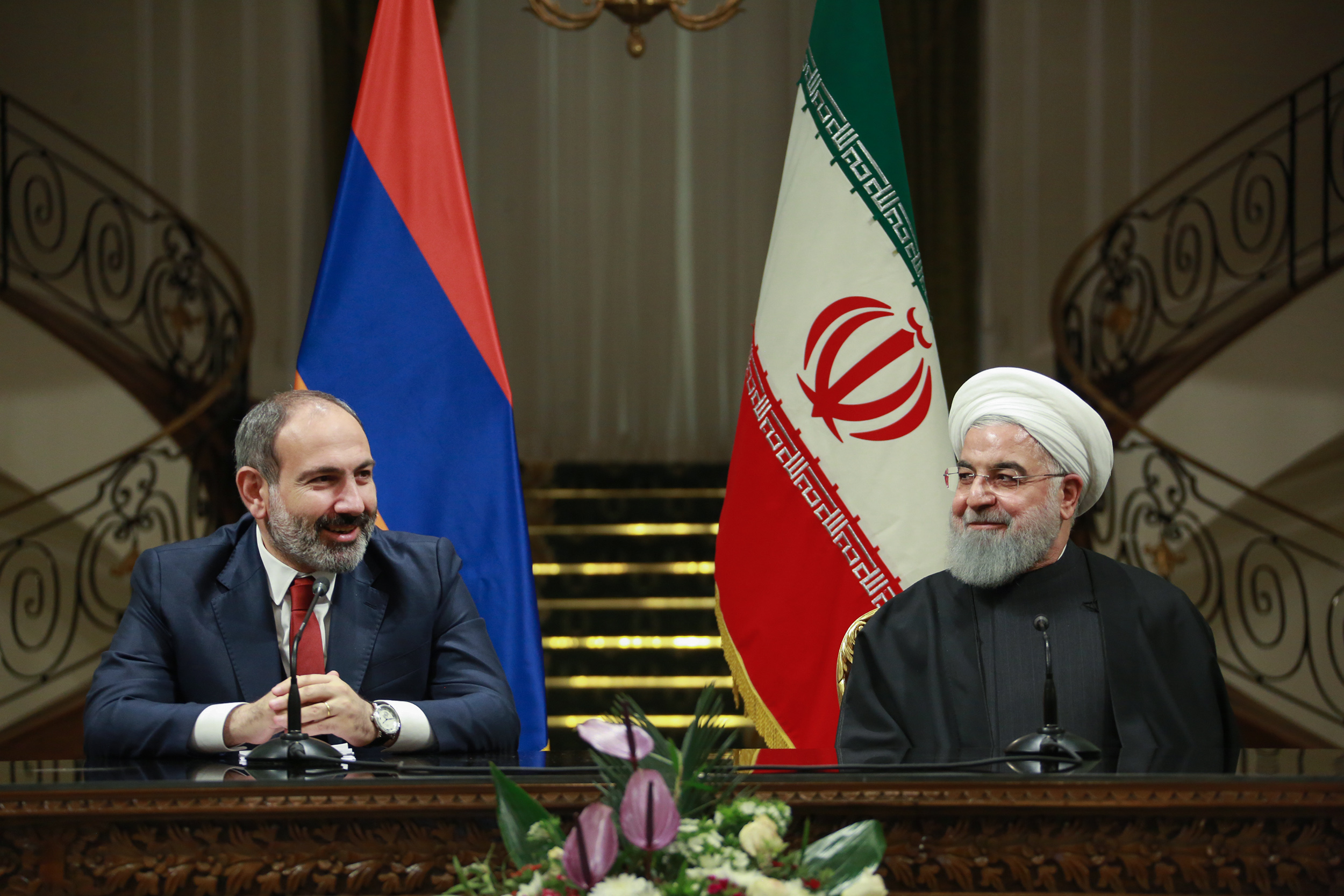 Премьер министр ирана. Пашинян резидент Ирана. Никол Пашинян в Иране. Хасан Рухани и Пашинян.