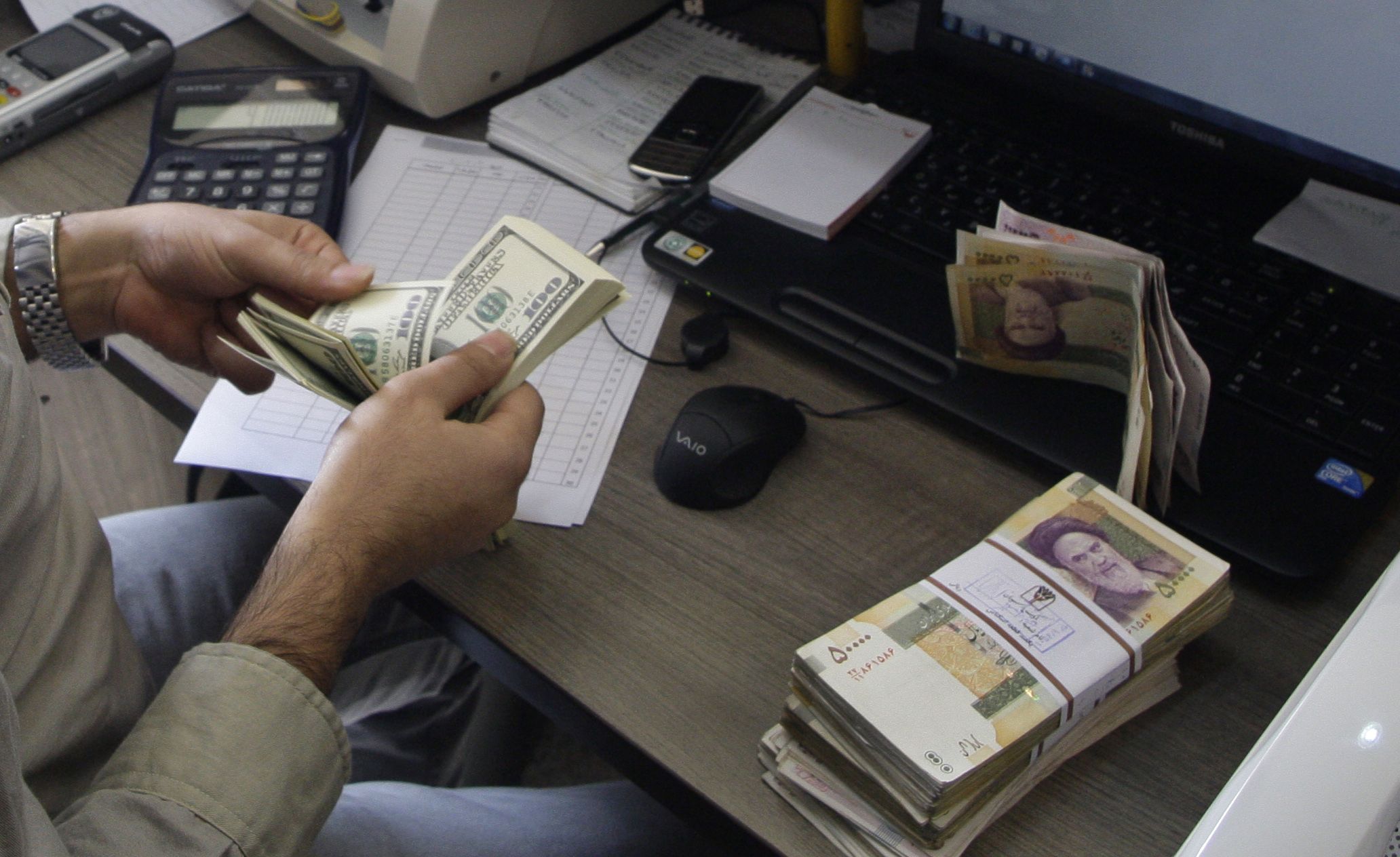 at-260-000-rials-us-dollar-surpasses-all-time-high-financial-tribune