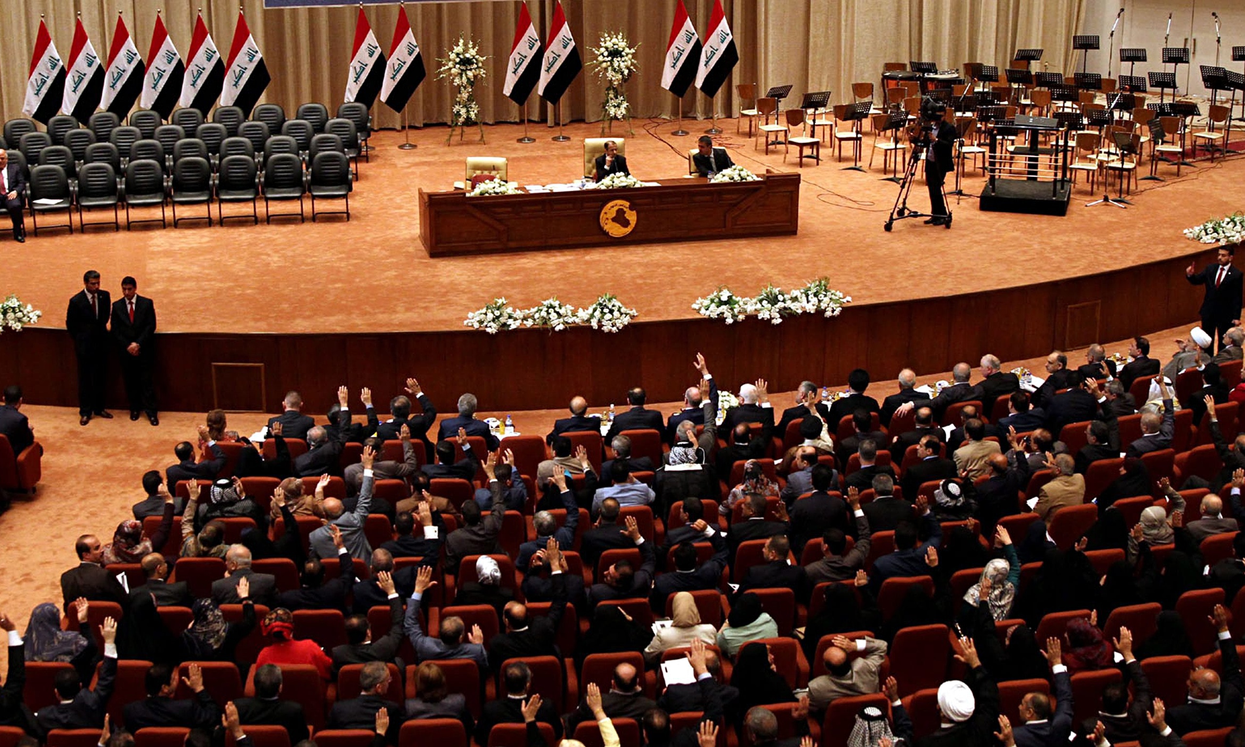 Партия представлена в парламенте страны. Парламент Ирака. Парламент Ирака в 2000. Совет представителей Ирака. Парламент Ирака здание.