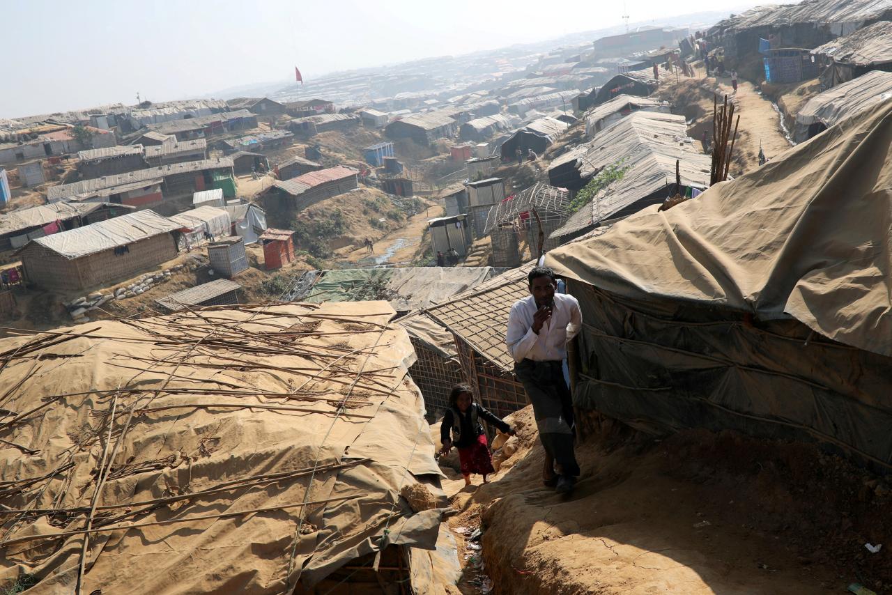 Résultat de recherche d'images pour "U.N. says 100,000 Rohingya in grave danger from monsoon rains"