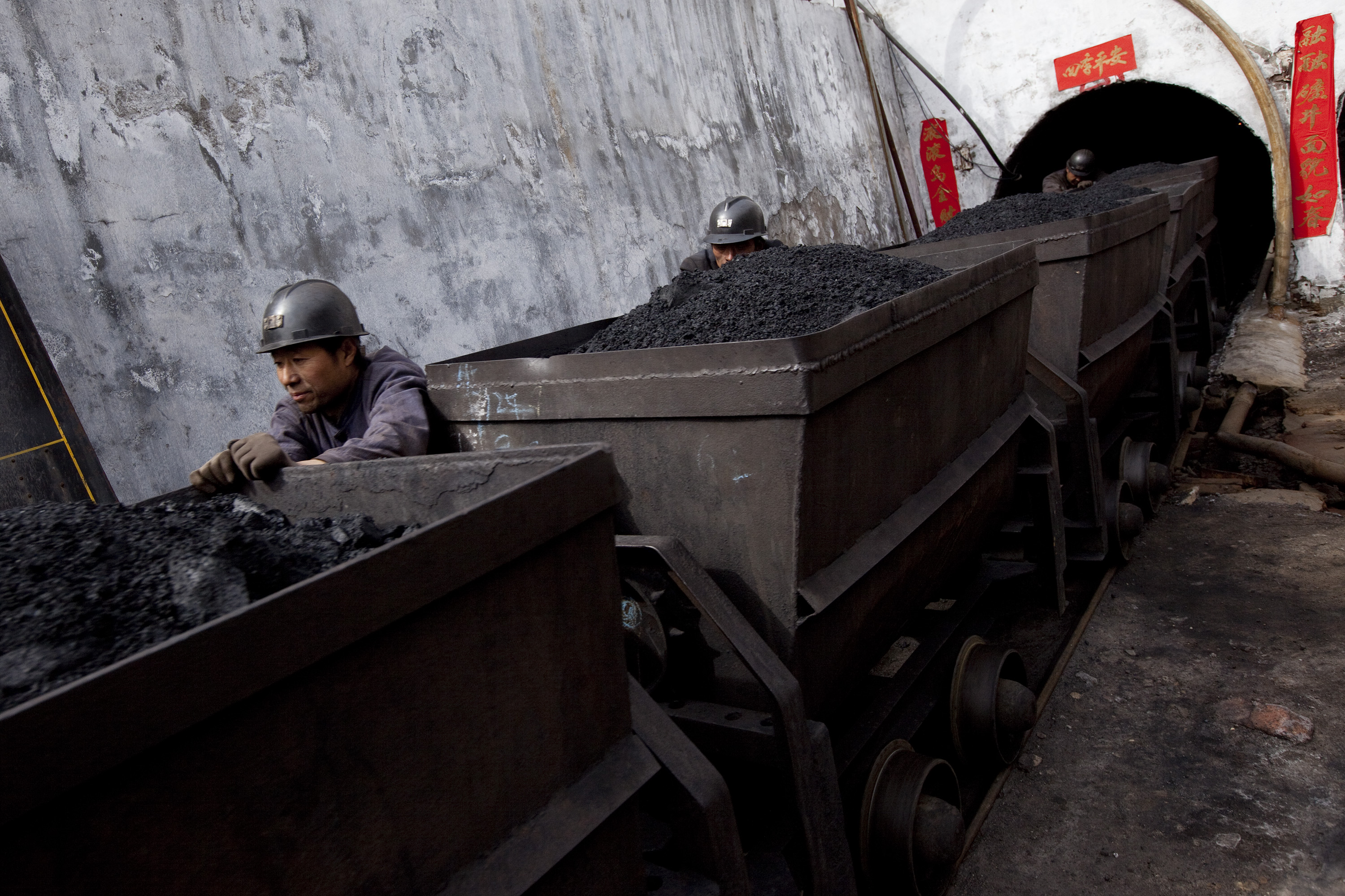 Мировая угольная промышленность. Угольная промышленность Китая. Добыча угля. Уголь в промышленности. Добыча угля в Китае.