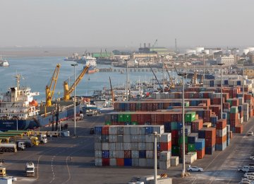 Iran Records $12.5b in Non-Oil Trade Surplus With Neighbors 