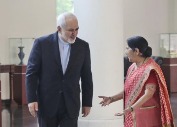 Experts: India Carving Middle Ground in Iran-US Relations 