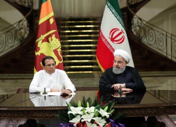 Iranian President Hassan Rouhani (R) meets with his Sri Lankan counterpart, Maithripala Sirisena, in Tehran on Sunday. 