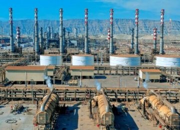 Tehran Refinery, ACECR Enter Deal for Desludging Oil Tanks