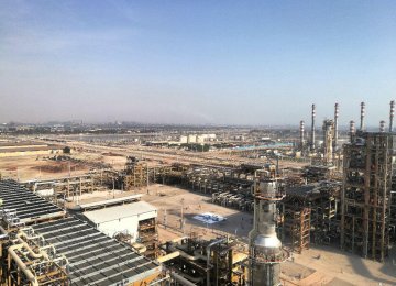 Iran Refiners Ramp Up Output 