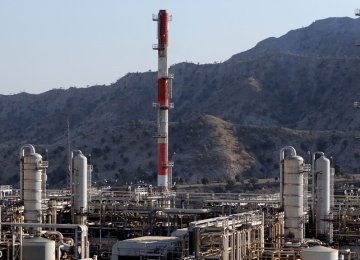 Ilam Gas Refinery Moving Toward Chemical, Parts Self-Sufficiency