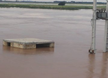 Khuzestan Power Grid Reeling From Flood Impact 