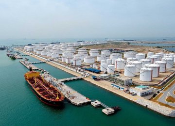 Majlis Committee Cuts Crude Export Forecast 