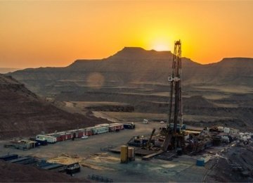 National Iranian Drilling Company Will Drill 16 Wells in Azadegan Oilfield