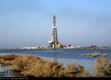Iran Cuts Crude Production at Joint Oilfields to Help Protect Environment