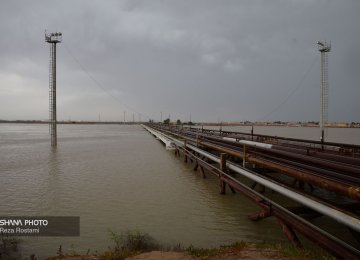 Floods Do Not Halt Refinery Operations  