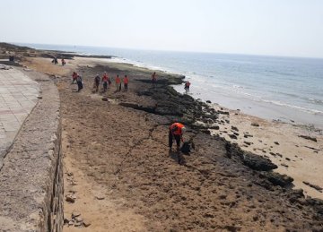 Oil Slick Cleanup Near Kharg Island 