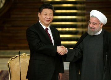 Iran’s President Hassan Rouhani (R) and his Chinese counterpart Xi Jinping shake hands at the conclusion of a press conference in Tehran on Jan. 23, 2016.