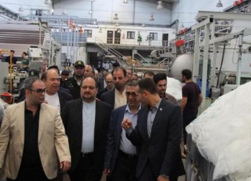 Minister of Industries, Mining and Trade Mohammad Shariatmadari (C) inaugurated the second production phase of Parla Textile Company in Tabriz on April 24.