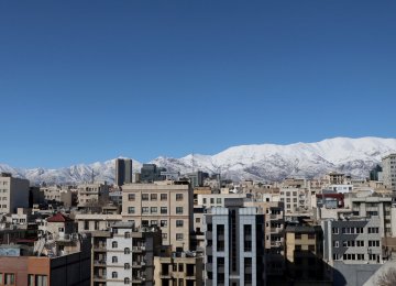 Central Bank of Iran Reviews Tehran's Housing Market