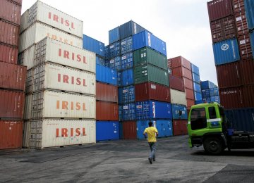 Monthly Non-Oil Foreign Trade Balance Reaches $875 Million