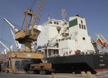 Hormozgan Essential Goods Imports at 400K Tons Since March 19