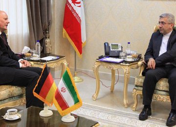 German Ambassador Klor-Berchtold (L) meets Energy Minster Reza Ardakanian in Tehran on April 24.