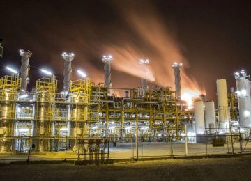 Dutch Firm Eyes  Petrochem JVs