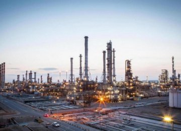 Iran aims to raise its refining capacity by attracting domestic and foreign investments.