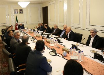 President Hassan Rouhani met with top private sector figures on April 26. 