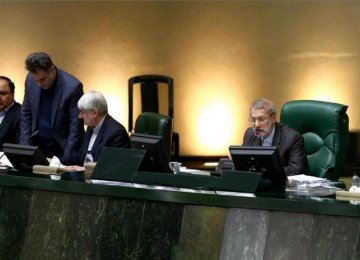 Parliament Speaker Ali Larijani (R) addresses lawmakers at the latest open session on May 15.