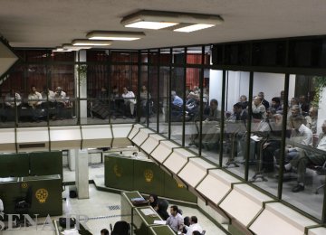 Tehran Stock Exchange's Main Index Down on First Trading Day of Week 