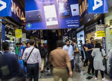 Iranian Government Earnings From Cellphone Imports Jump by 194%