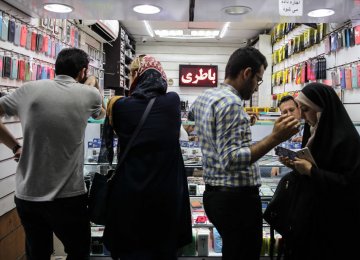 Mobile Phone Prices Drop by a Notch in Tehran