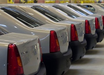 Talks Underway to Tame Iran’s Unruly Car Market 