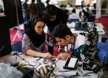 International RoboCup Winds Up in Tehran