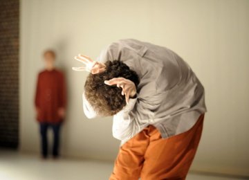 Iceland Choreographer Collaborating  in Sari Project