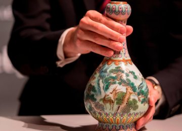  Chinese Vase Found in Shoebox Sells  for $19 Million