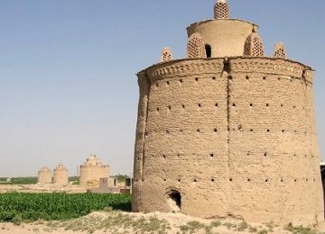 Kaboutar khaneh served as a nest for a large number of pigeons.