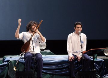 Sohrab Pournazeri (L) and Homayoun Shajarian in the first performance of “Si” last July