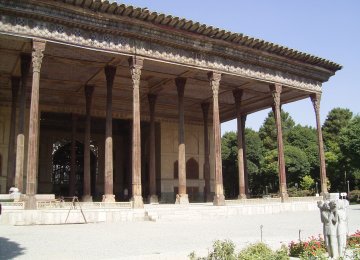 The colonnaded hall is the first part of the palace to catch the visitors’ eye.