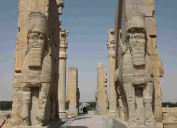 Austrians in Talks on 3D Mapping of Persepolis