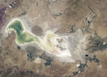 Limited Funds, Poor Public Input  Hindering Urmia Lake Restoration