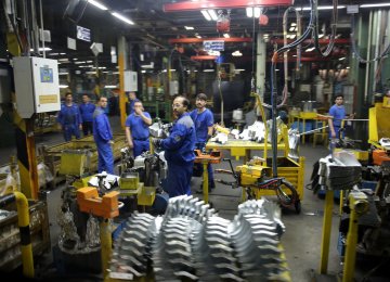 700,000 Jobs Threatened in Iran Auto Industry