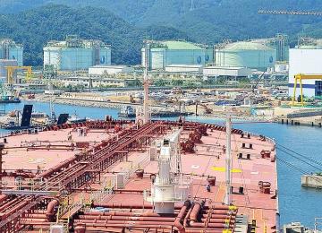 Oil Market Shows Restraint Amid Escalating Geopolitical Risks