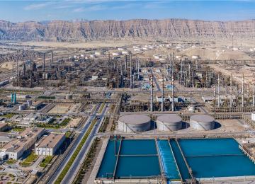 Iran Struggles to Prevent Fuel Crunch Amid Oil Squeeze
