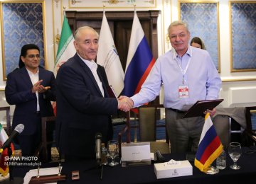 Russia, Iran Sign MOU to Boost Coop. in Energy Sector