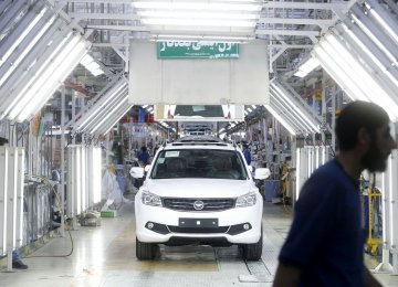 Iran Auto Market: Carmakers and Prices on Slippery Slope  