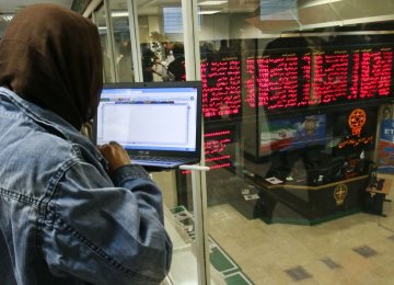 Tehran Stocks Tumble Amid Selloff Rush 