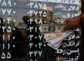 Foreign Currencies Tumble in Tehran Market