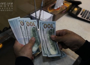Currency, Gold Lose Luster in Tehran Market 