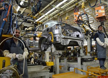 Iran Auto Production Declines in 1st Fiscal Month of 2019-20