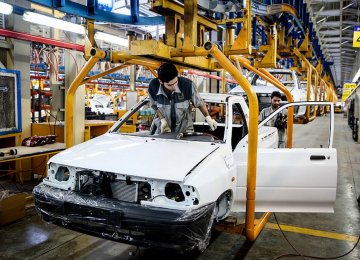Car Buyers in Iran Get a Raw Deal