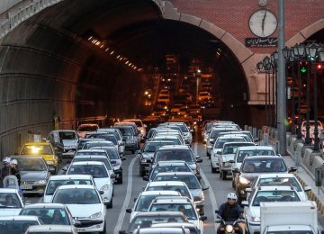 Heavy Traffic, Toxic Air Pollution Choking Tehran’s Roads, Residents 